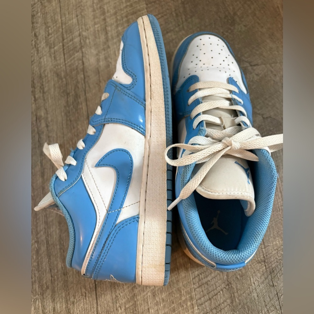 Air Jordan Low SE Sneakers